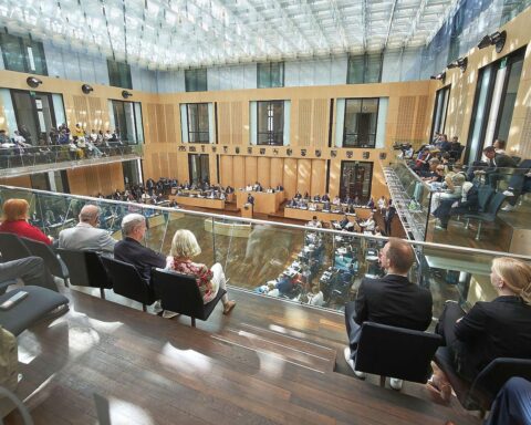 Bundesratssitzung, Gesundheitsversorgung, kritische Äußerungen, Gesetzentwurf, politische Diskussion, Brandenburger Landtag.