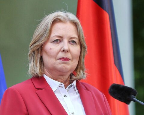Bärbel Bas diskutiert die Attestpflicht für Krankmeldungen im Koalitionsausschuss.