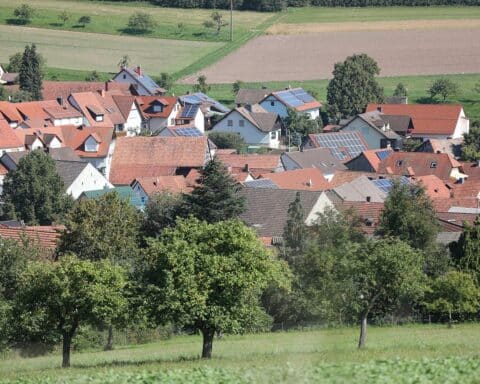Dorfhäuser im Archiv: unbebaute Grundstücke in Sachsen-Anhalt – Kaufwerte 2025, Preise pro Quadratmeter.