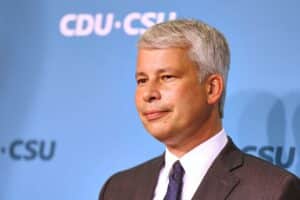 Steffen Bilger (CDU) vor dem Bundestag, als möglicher neuer Bundesverkehrsminister nach Nachfolge.