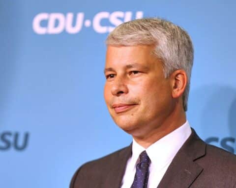 Steffen Bilger (CDU) vor dem Bundestag, als möglicher neuer Bundesverkehrsminister nach Nachfolge.