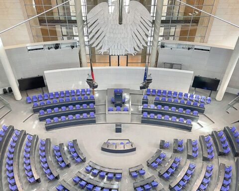 Sitzung im Plenarsaal des Deutschen Bundestags: CDU/CSU-Fraktion wählt neuen Vorsitzenden.