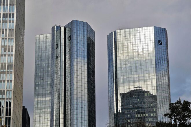 Berichte: Razzia in Zentrale der Deutschen Bank