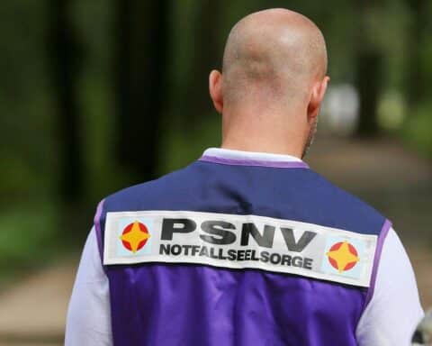 Telefon- Hotline für CSD-Terrorbetroffene; Hinweis auf psychosoziale Notfallversorgung und vertrauliche Beratung.