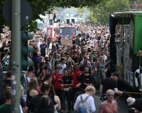 Technoparade „Zug der Liebe“ in Berlin, Archivfoto 2023, abgesagt wegen Anschlags auf CSD.