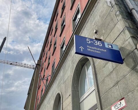 Münchner Hauptbahnhof (Archiv): Bundespolizisten, die nach einer Auseinandersetzung und Hitlergruß ermitteln.
