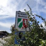 NRW-Landesschild im Archiv: Statistik zu Bevölkerungswachstum, Geburten- und Sterberaten seit 1946.