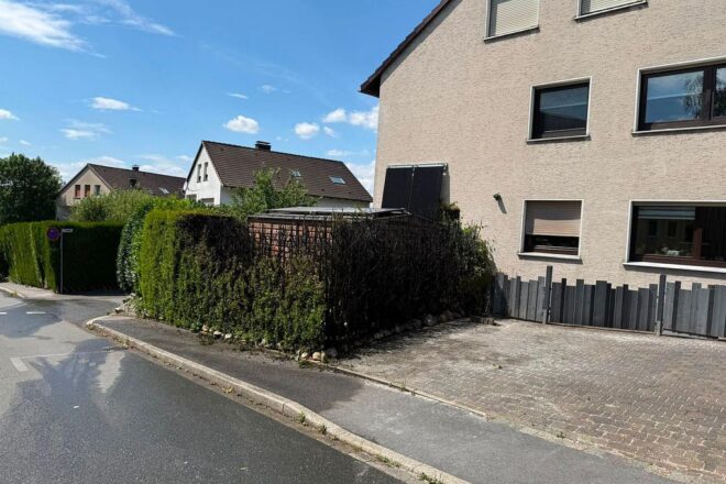 Brennende Thuja-Hecke in Menden gelöscht