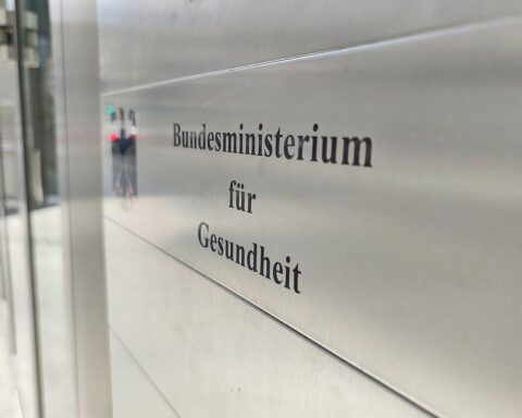 Bundesministerium für Gesundheit (Archiv) vor Hintergrund: Gerichtsverfahren um Coronamasken, Sicherheitsleistungen von 790 Millionen Euro.