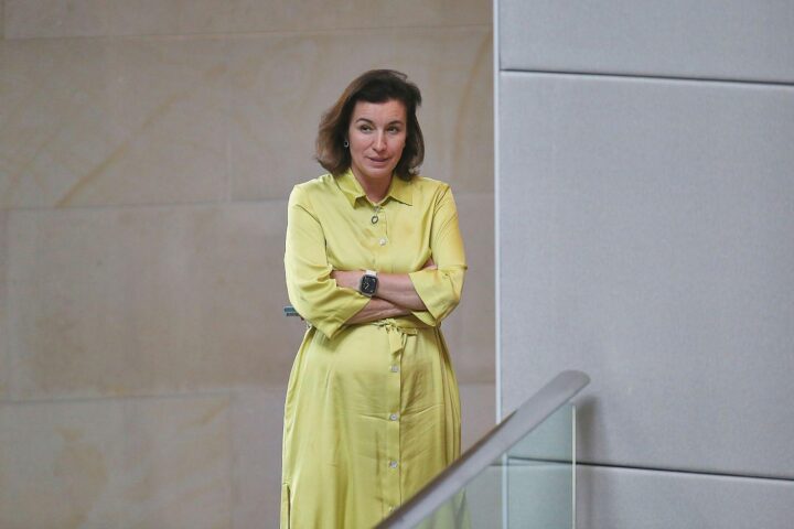 Dorothee Bär (Archiv) vor Hintergrund: Europa-Kommission startet Ausschreibung für KI-Gigafabriken.