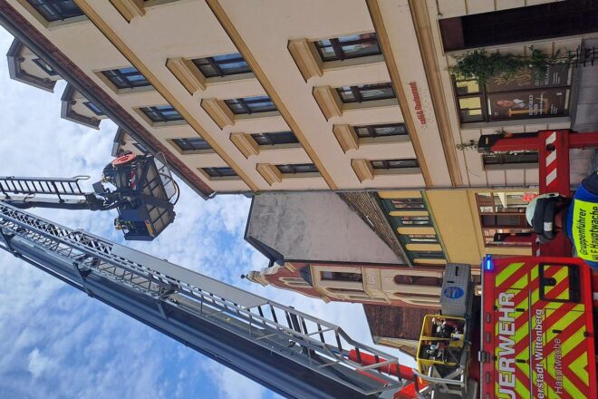 Dachstuhlbrand in der Collegienstraße schnell unter Kontrolle