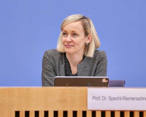 Louisa Specht-Riemenschneider diskutiert Informationsfreiheit, Reform des IFG und Transparenz im Behördenhandeln.