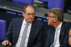 Alexander Dobrindt und Wolfram Weimer (Archiv) unterstützen ein zentrales Mahnmal für RAF-Terroropfer.