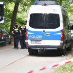 Polizei sperrt den Tatort nach CSD-Todesfahrt ab, Sicherheitskräfte am Breitscheidplatz.