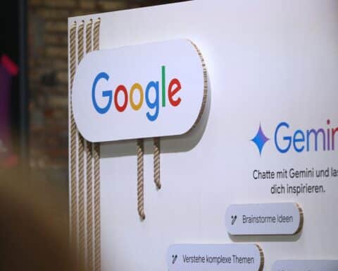 EU-Kommission prüft Verstöße gegen den Digital Markets Act: Apple, Google und Meta drohen Millionenstrafen.