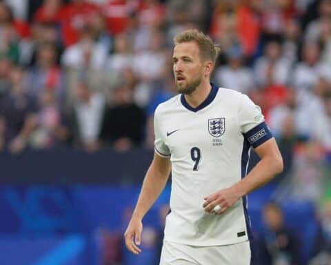 England feiert knappen 3:2-Sieg gegen Mexiko im WM-Achtelfinale, spannende Spielszene und Emotionen.