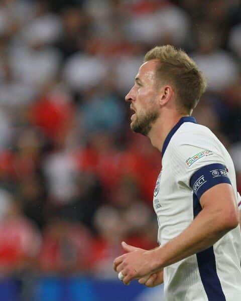 Harry Kane köpft ein Tor, England siegt 2:1 gegen die DR Kongo und zieht ein.