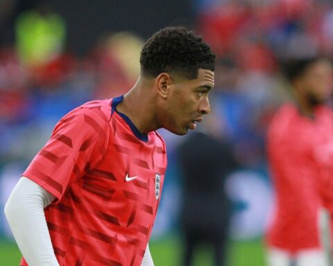 Jude Bellingham bejubelt nach dem 6:4-Erfolg Englands gegen Frankreich den dritten WM-Platz.