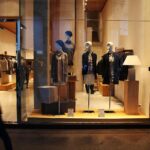 Modegeschäft im Archiv: Textilware im Laden, Thema EU-Ökodesign und Recycling statt Vernichtung.