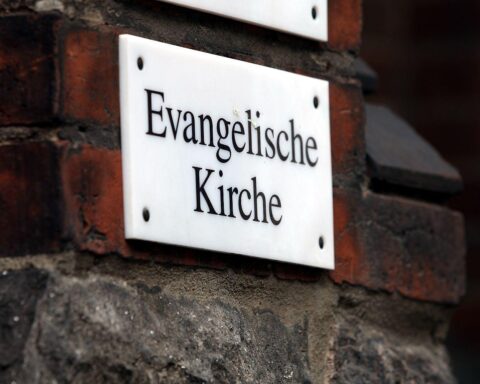 Evangelische Kirche betont Wert des Sonntags für Familie, Gemeinschaft und gesellschaftlichen Zusammenhalt.