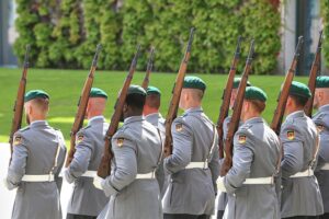 Bundeswehr-Soldaten in Uniform, Foto vom 21.07.2026; Hintergrund: Diskussion um Wehrdienst und Kriegsfähigkeit.