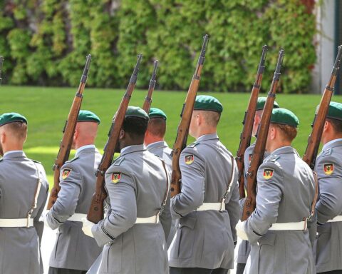 Bundeswehr-Soldaten in Uniform, Foto vom 21.07.2026; Hintergrund: Diskussion um Wehrdienst und Kriegsfähigkeit.