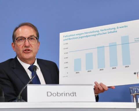 Alexander Dobrindt präsentiert mit BKA und Beauftragter das Bundeslagebild zu Sexualdelikten gegen Kinder und Jugendliche.