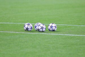 Fußbälle im Archiv: FIFA-Führung Gianni Infantino scheitert mit Investorenplänen gegen mehrere Verbände.