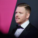 Finch feiert Chartspitze mit "Aussenseiter Spitzenreiter"; Madonna und Deep Purple folgen.