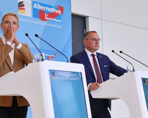 Alice Weidel und Tino Chrupalla im Archivfoto, während AfD bei Forsa-Umfrage vor CDU/CSU liegt.