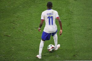 Französische Fußballspieler jubeln nach dem 2:0-Sieg gegen Marokko im WM-Viertelfinale.