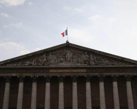 Französische Nationalversammlung in Paris (Archiv): Abgeordnete stimmen über ein Sterbehilfe-Gesetz unter Auflagen ab.