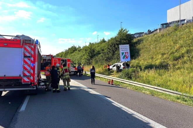 Fünf Verletzte bei Alleinunfall auf der A3 bei Windhagen