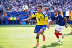 Frankreichs Fußballspieler jubeln nach dem 3:0-Sieg gegen Schweden im WM-Sechzehntelfinale.