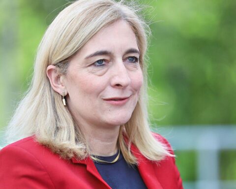 Nina Warken, neue Kanzleramtschefin, vor Anzug und Presse, aufgenommen am 28.07.2026.