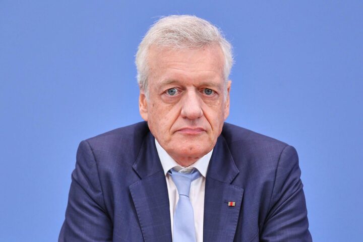 Ferdinand M. Gerlach (Archiv) erklärt, dass ein forciertes Zusammenlegen von Krankenkassen keinen Beitragssatz senkt.