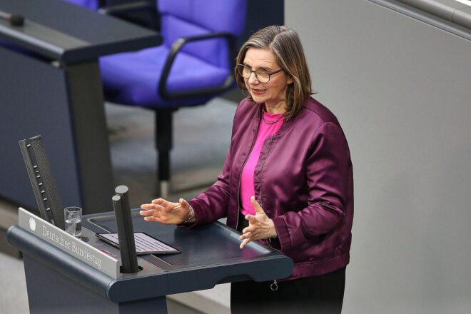 Göring-Eckardt ruft zu Protest gegen AfD-Parteitag auf