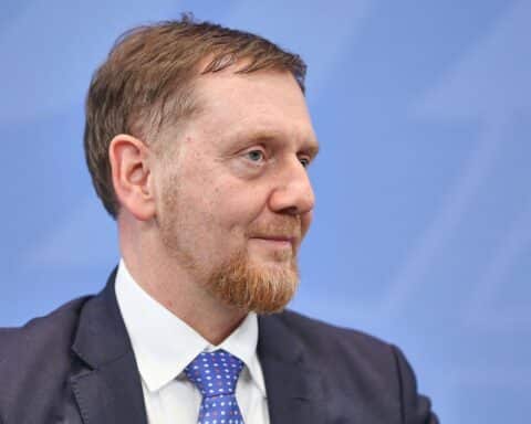 Michael Kretschmer im Archivfoto; Kritik von Grünen und Linken an seinen Aussagen zur AfD.