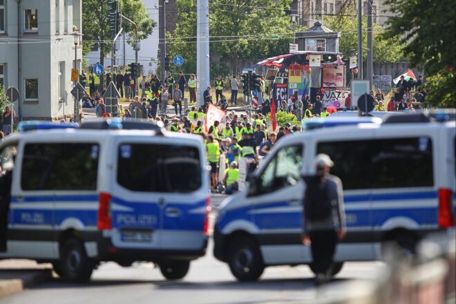 Grüne verurteilen Angriffe auf Journalisten in Erfurt