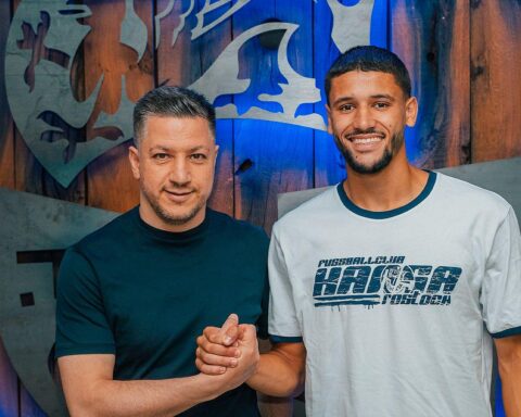 Ouassim Karada, neuer Spieler von Hansa Rostock, im Training mit der Mannschaft.