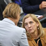 Stefanie Hubig und Nina Warken im Archivfoto: Diskussion um weibliche Nachbesetzung im Kanzleramt.