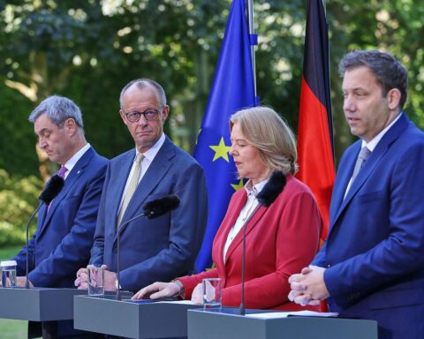 Pressekonferenz zur kritischen Änderung des Informationsfreiheitsgesetzes und Auswirkungen auf Transparenz.
