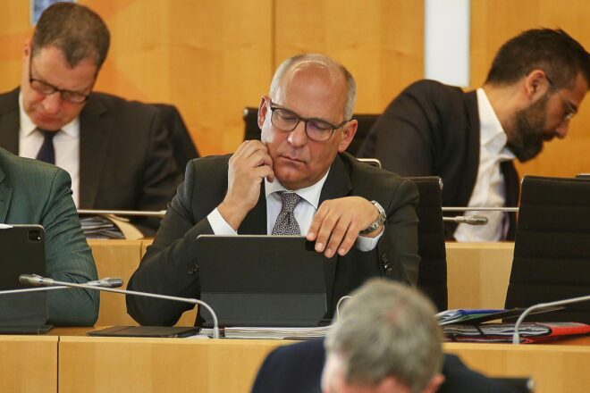 Innenminister Poseck lobt Polizei nach Hausräumung in Gießen