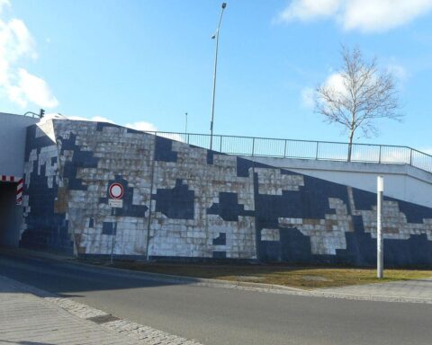 Archivfoto: Instandsetzung der Stützwand einer Treppenanlage am Wörlitzer Platz in Dessau-Roßlau.