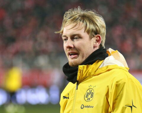 Julian Brandt im Fußballtrikot (Archivfoto) bei Vertragsankündigung: wechselt ablösefrei zu Ajax Amsterdam.