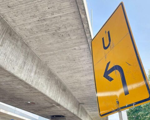 Umleitungsschild (Archiv) vor Baustelle: Vollsperrung der Kreisstraße 203 bei Hönnersum/Borsum.
