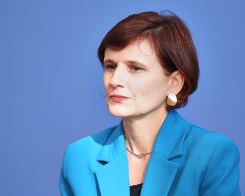 Katja Kipping (Archivfoto) fordert bei RTL/ntv entschiedeneres Vorgehen gegen Unterhaltssäumige.