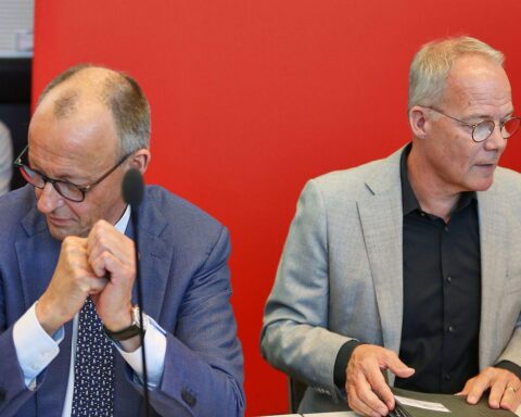 Friedrich Merz und Matthias Miersch diskutieren über Reformen und politische Prioritäten nach Sommerpause.