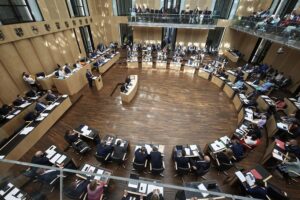 Sitzung des Bundesrates (Archiv): Michael Kretschmer warnt vor Blockade von Renten- und Pflegereform.