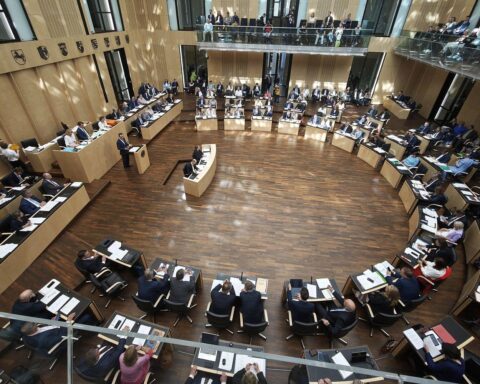 Sitzung des Bundesrates (Archiv): Michael Kretschmer warnt vor Blockade von Renten- und Pflegereform.